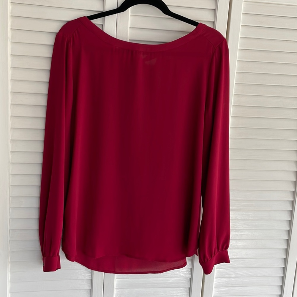 Holiday top!!Red rayon tie bow back blouse Loft size S